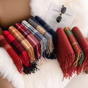 Women's fashionable warm scarves