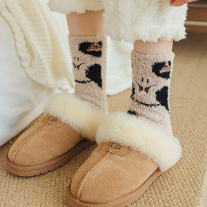 New cartoon small animal embroidery half velvet mid-calf socks