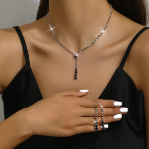 Trendy Snake Element Necklace & Earrings Set