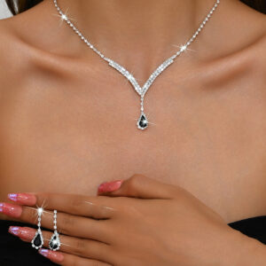 Chic Claw Chain Earrings with Butterfly and Flowing Details