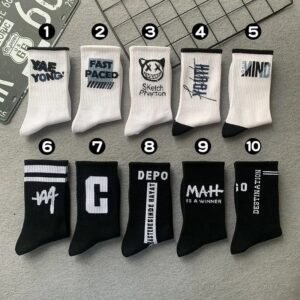 Trendy Men's Black Athletic Socks Mid-Calf Basketball Socks Anti-Odor Sports Crew Socks